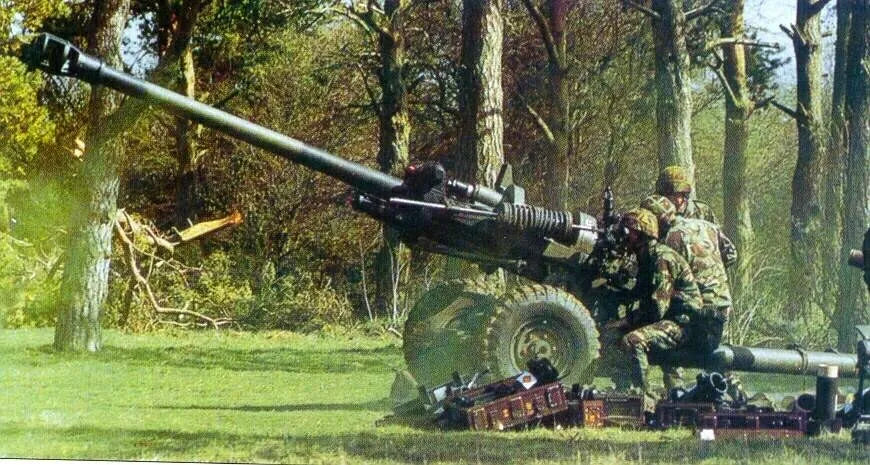 British Post War L118 Light Gun. Painted Resin Model