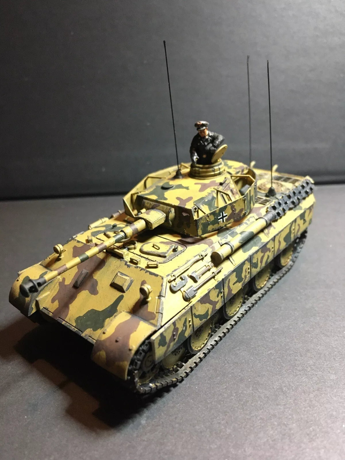 WW2 German Panther D with H Turret Command Tank. Painted Resin Model