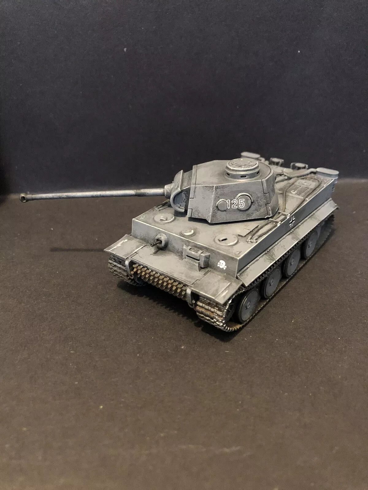 WW2 German Tiger I H2 VK.4501. Painted Resin Model